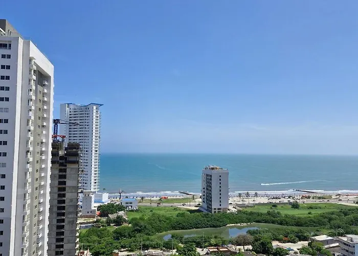 Alojamiento Nuevo en Piso 24 con WiFi Rápido y Vista al Mar, Cerca al Centro Histórico